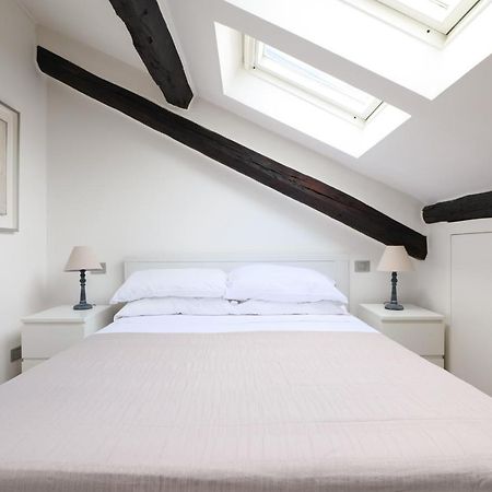 Elegant P.Venezia Attic Apartment Milan Bagian luar foto