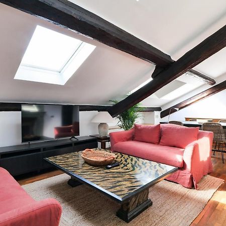 Elegant P.Venezia Attic Apartment Milan Bagian luar foto