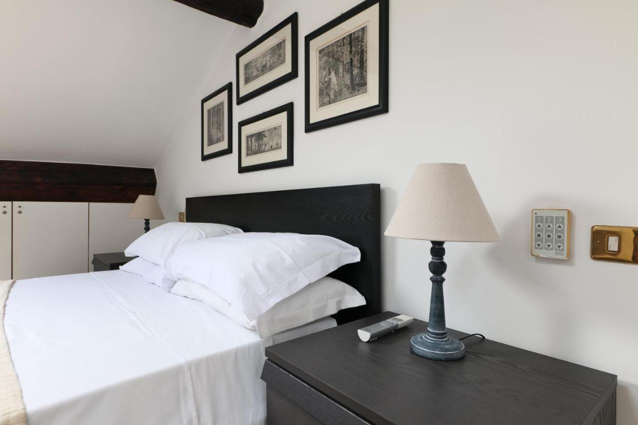 Elegant P.Venezia Attic Apartment Milan Bagian luar foto