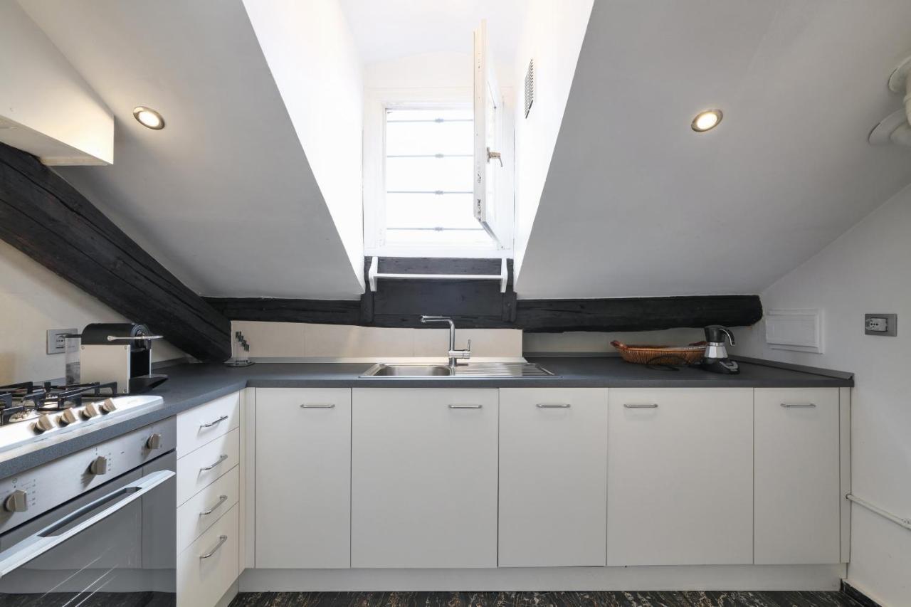 Elegant P.Venezia Attic Apartment Milan Bagian luar foto