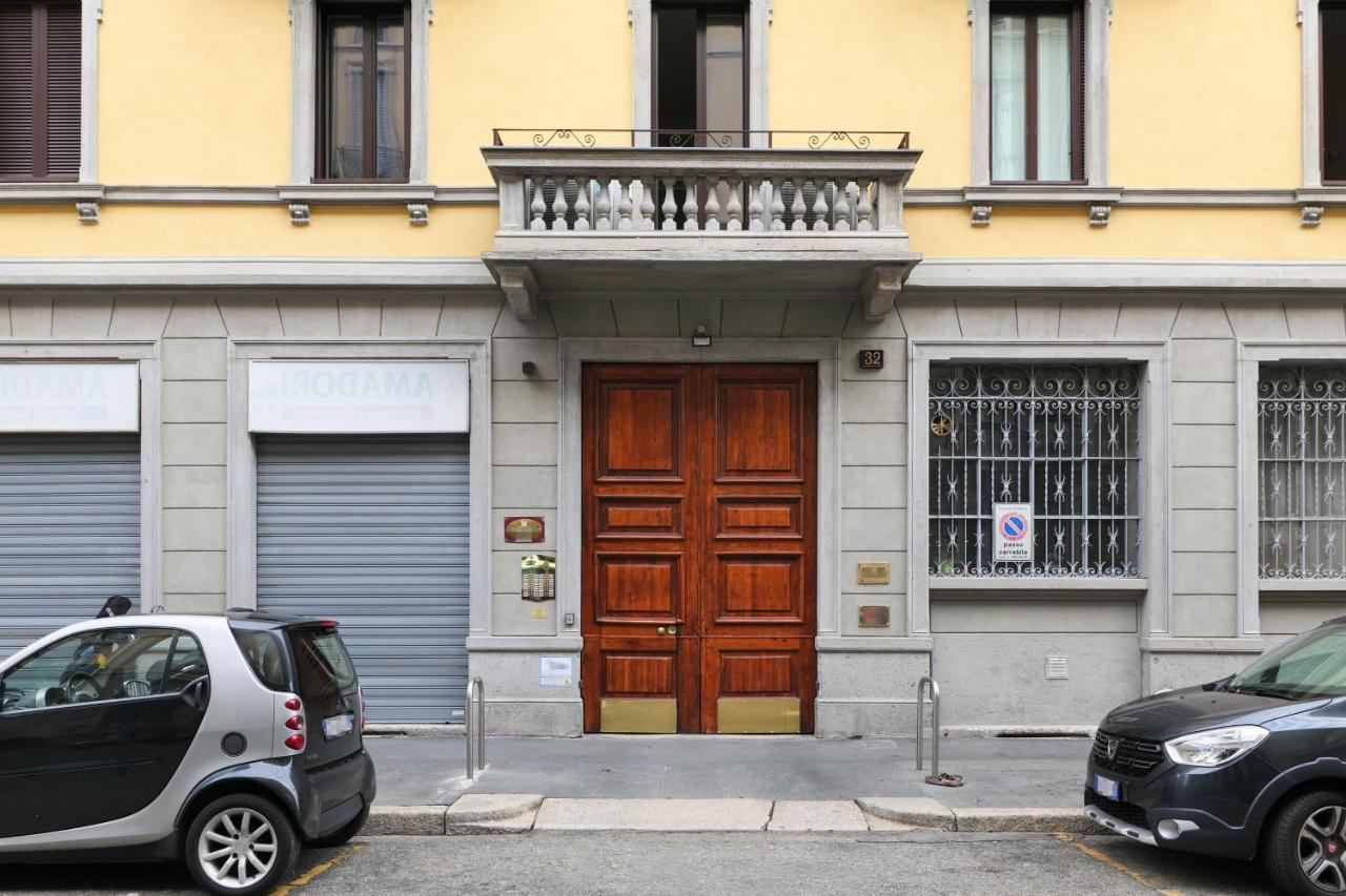 Elegant P.Venezia Attic Apartment Milan Bagian luar foto