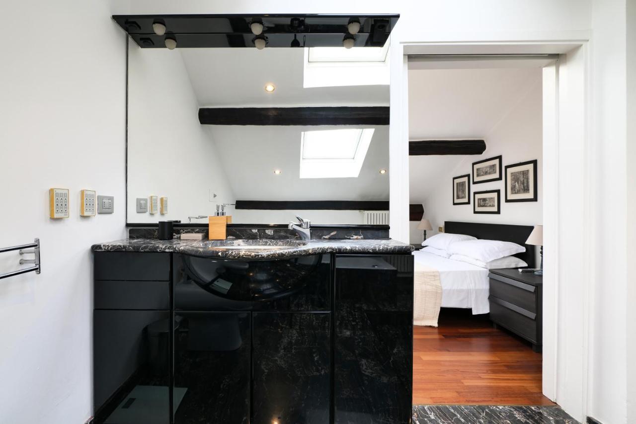 Elegant P.Venezia Attic Apartment Milan Bagian luar foto