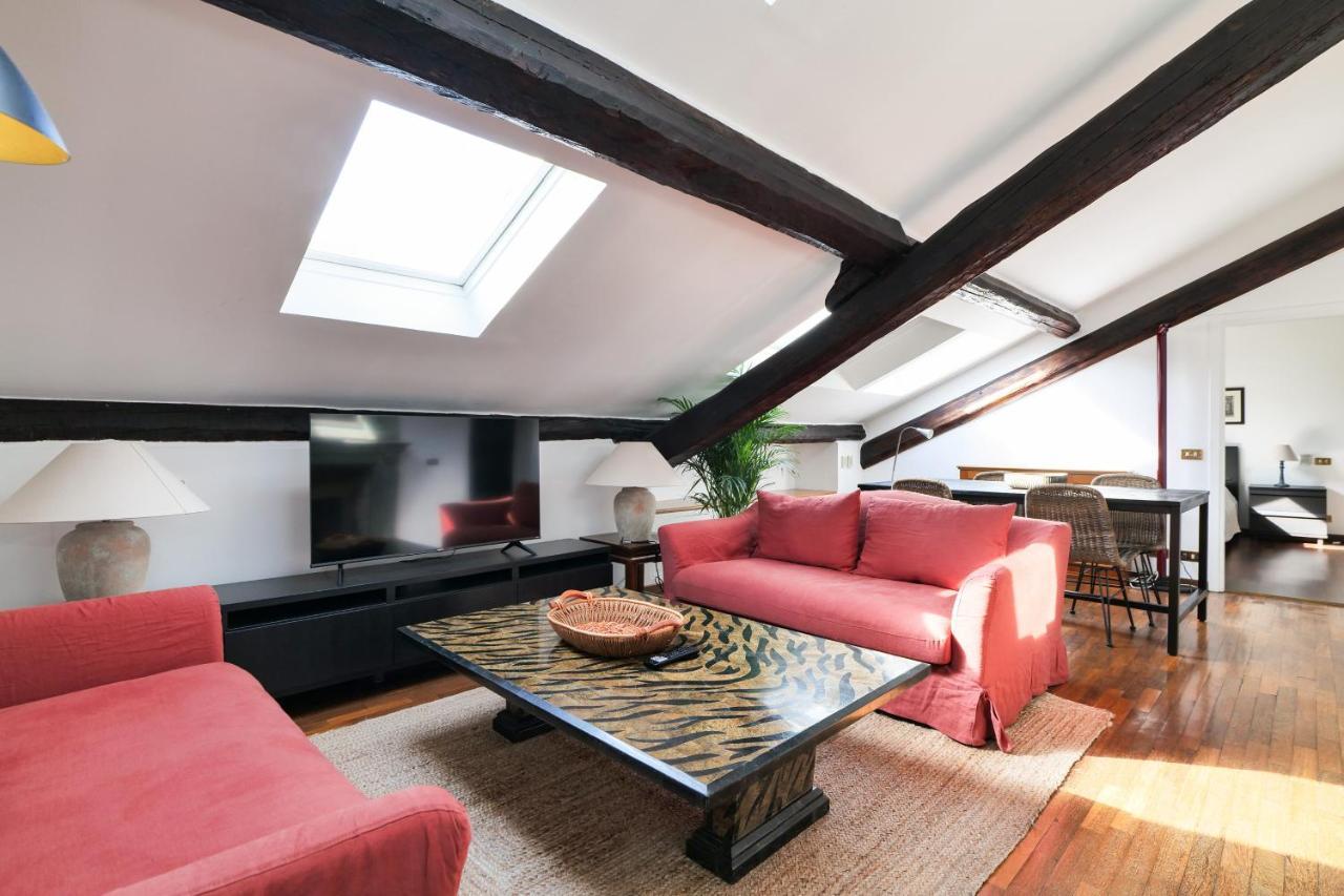 Elegant P.Venezia Attic Apartment Milan Bagian luar foto