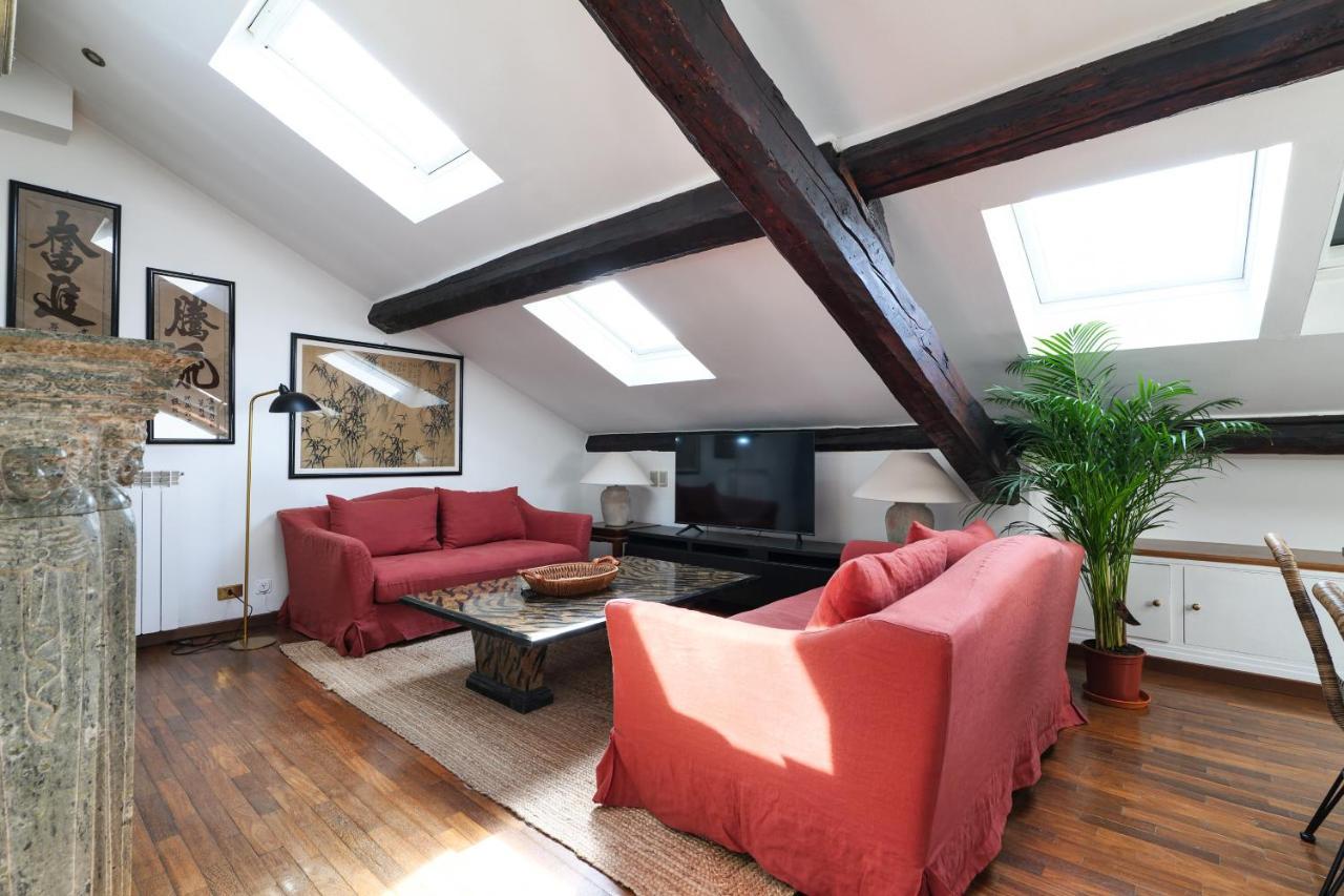 Elegant P.Venezia Attic Apartment Milan Bagian luar foto