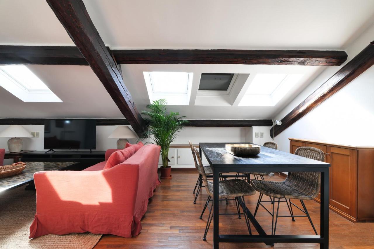 Elegant P.Venezia Attic Apartment Milan Bagian luar foto