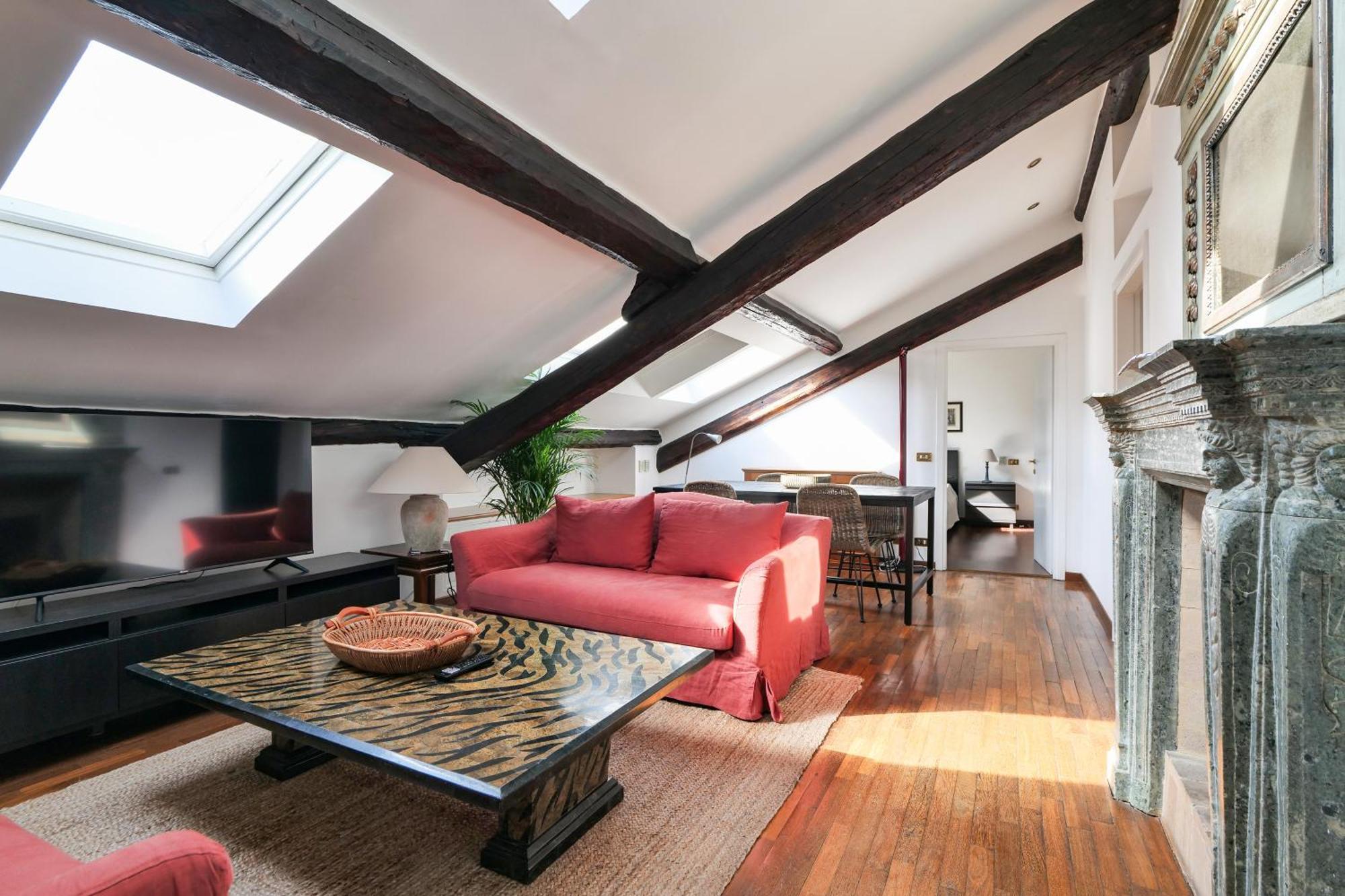 Elegant P.Venezia Attic Apartment Milan Bagian luar foto